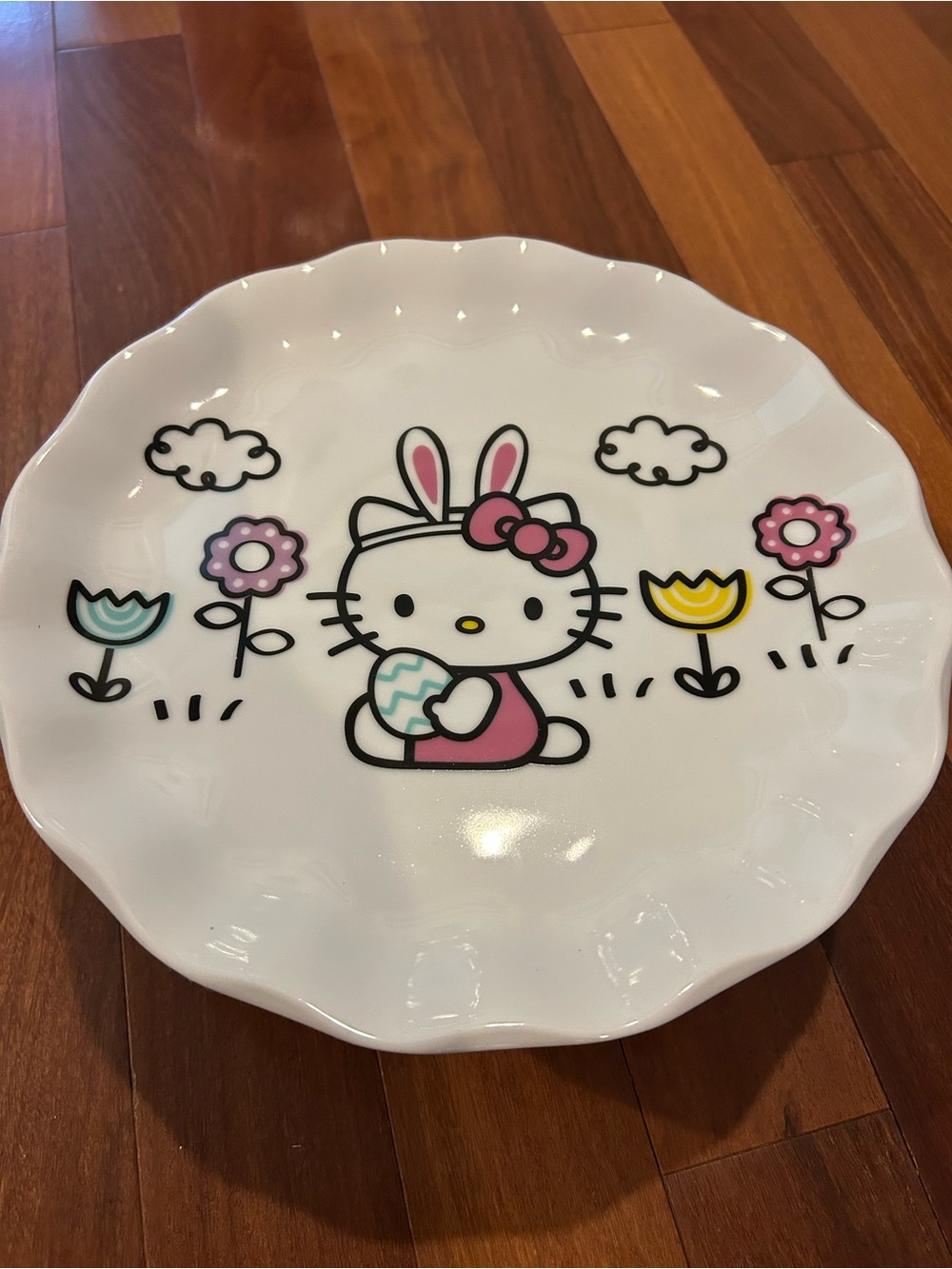 HELLO KITTY Easter Bunny Scalloped Cake Stand 10.5"D x 4"H (NEW)